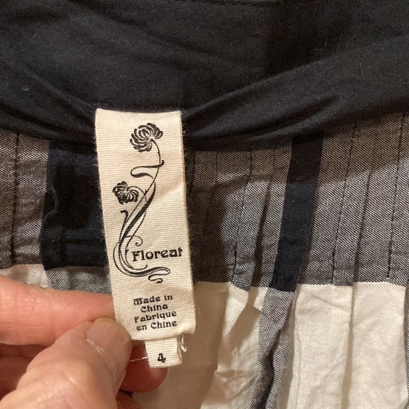 Anthropologie skirt size 4 - Picture 3 of 3